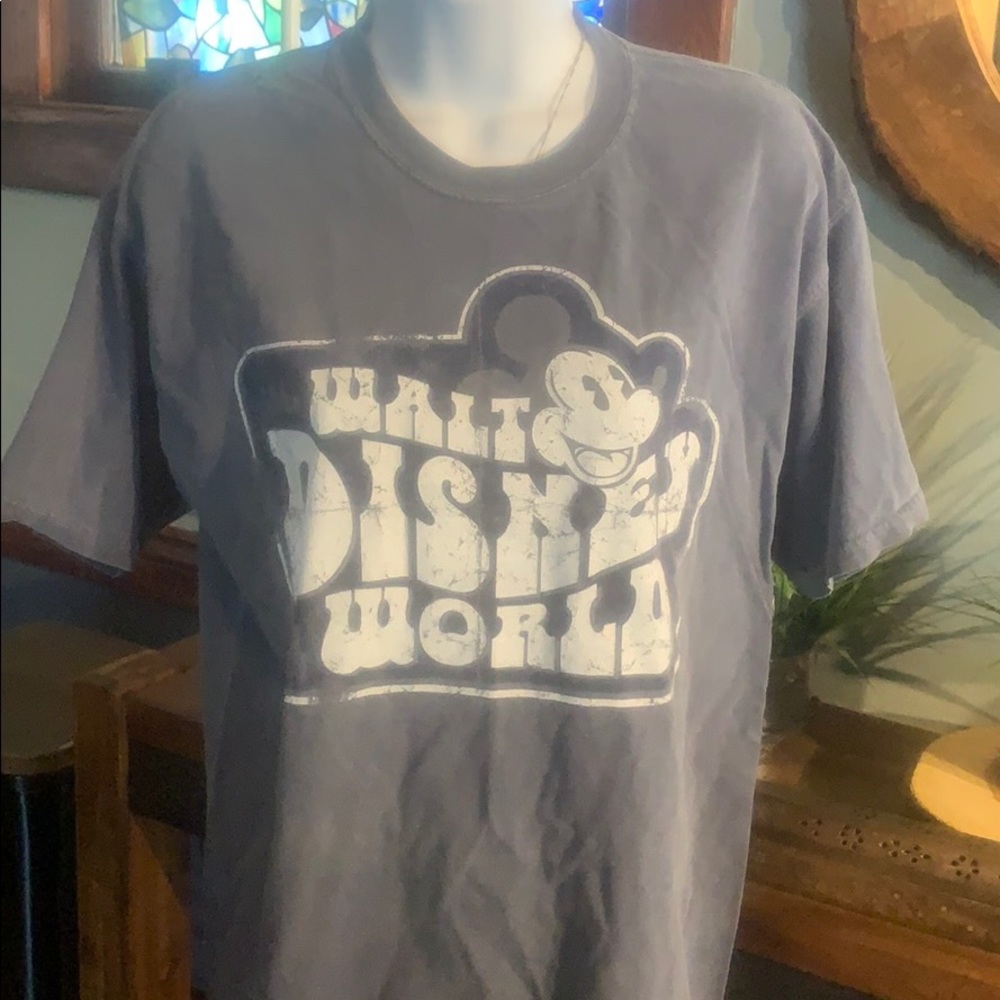 WALT DISNEY TSHIRT SIZE MEDIUM